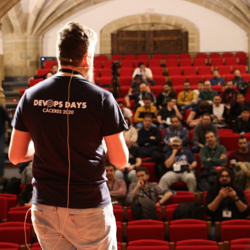 fotografías-devopsdays-caceres-2020 - 15.maestro-ceremonias